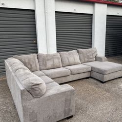 Gorgeous Oversized Ashley Sectional Couch FREE FREE DELIVERY $650 