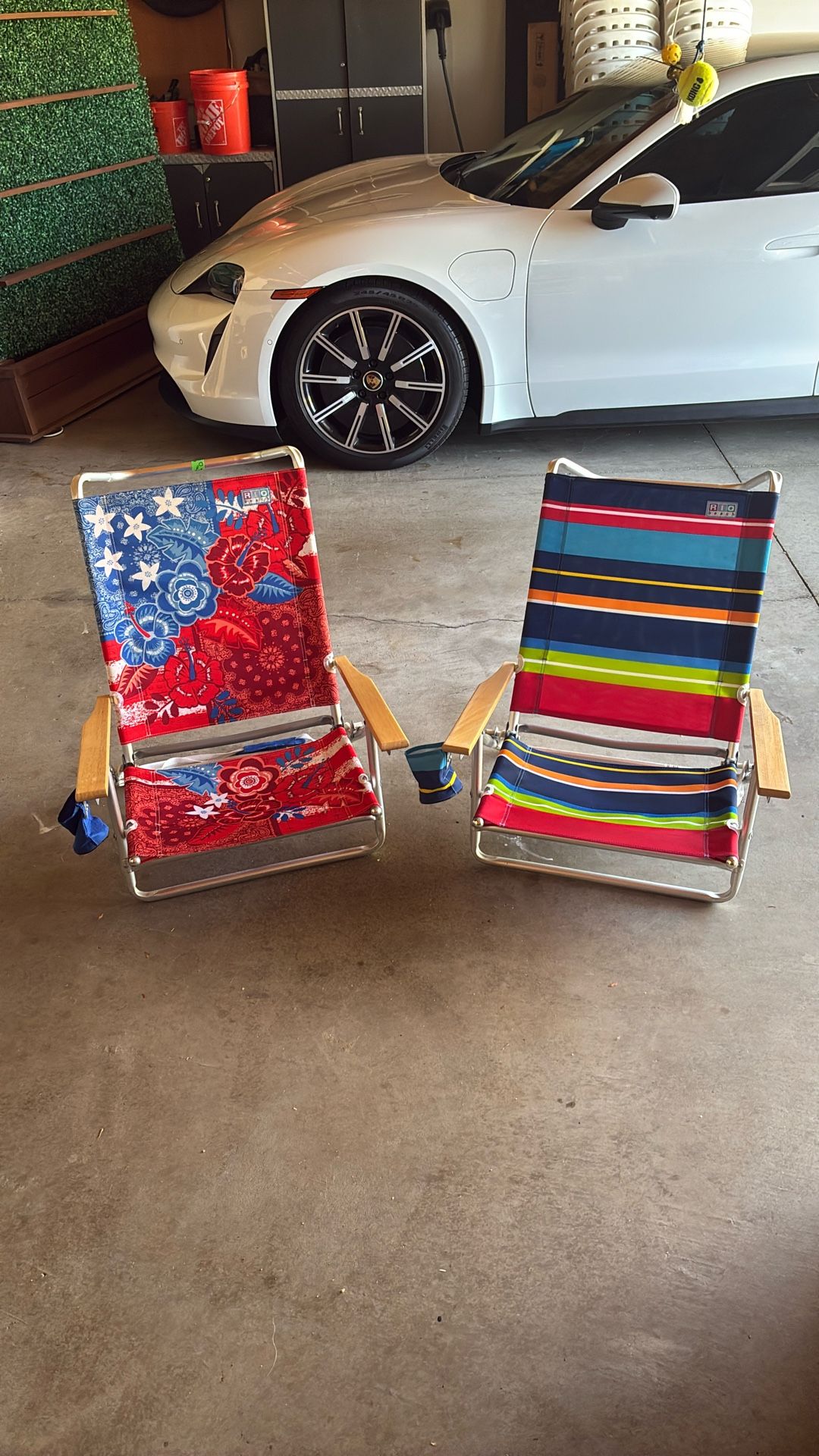 2 Beach chairs 