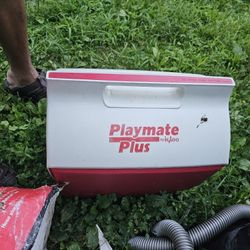 Igloo Playmate Plus Cooler Red and White