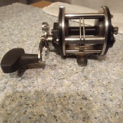 VINTAGE PENN 9 LEVEL WIND REEL
