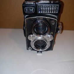 Yashica Mat EM dual lens camera

