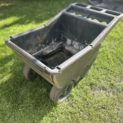 Rubbermaid Tilt Cart