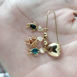 14k Gold Pin With Gems.