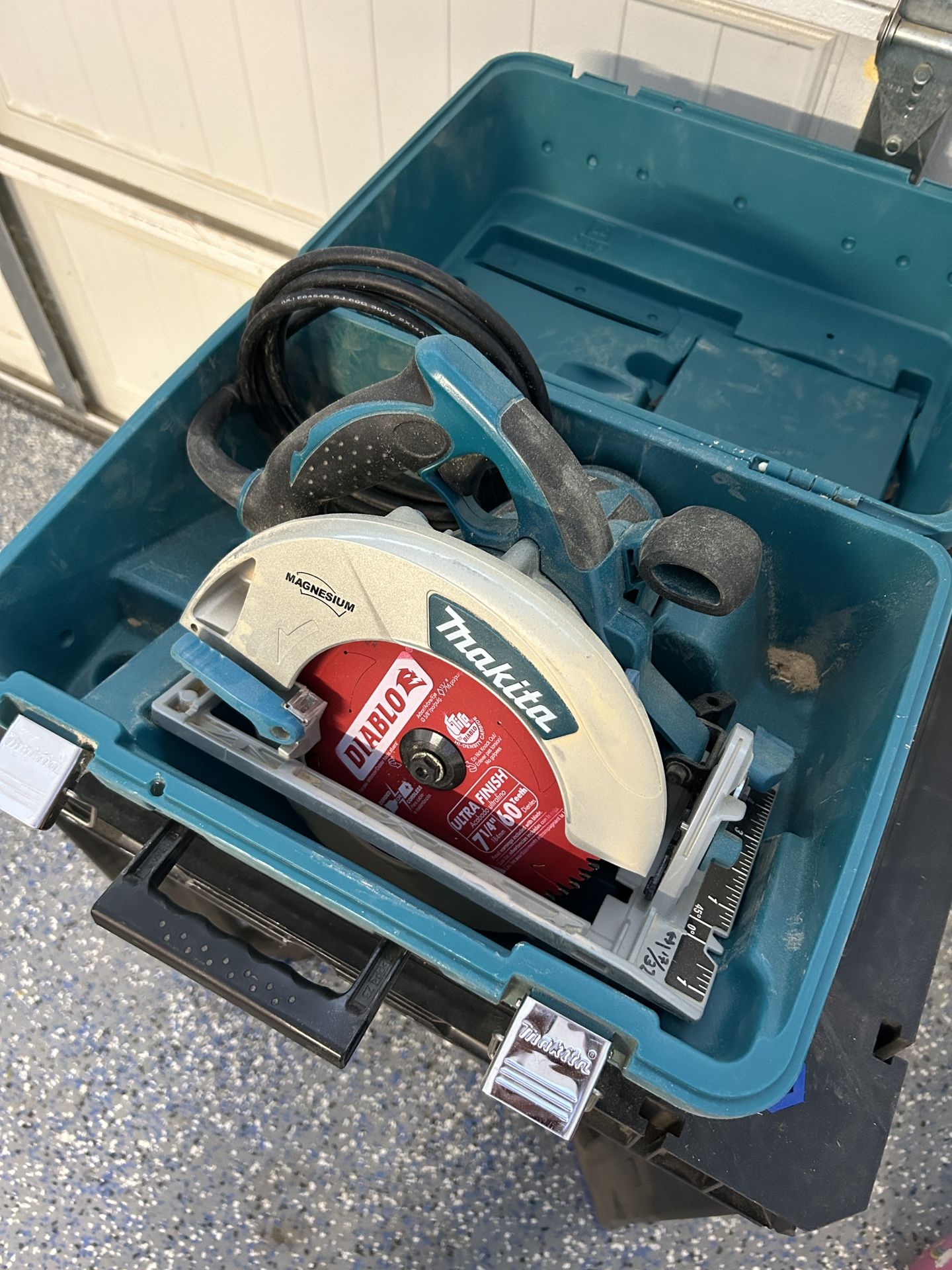 Makita 5007Mg 7-1/4” Circular Saw