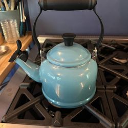 Le Creuser Demi Kettle Caribbean Blue