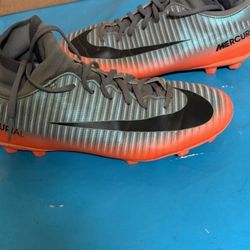 Nike Soccer Cleats - 4.5 Youth