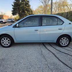 2002 Toyota Prius · Sedan 4D 