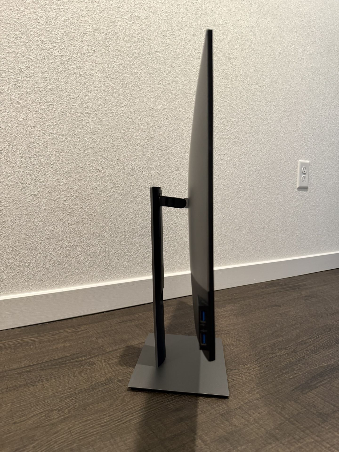 Dell UltraSharp 27” Monitor
