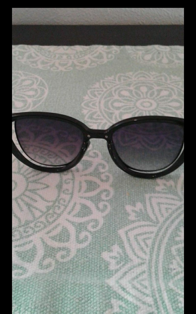DIANE VONFURSTENBEG SUNGLASSES