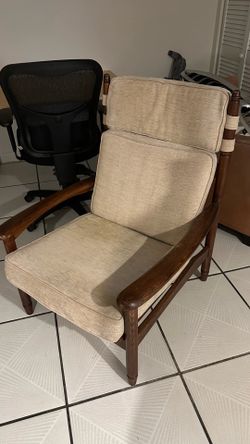 Free wood chair - lounge