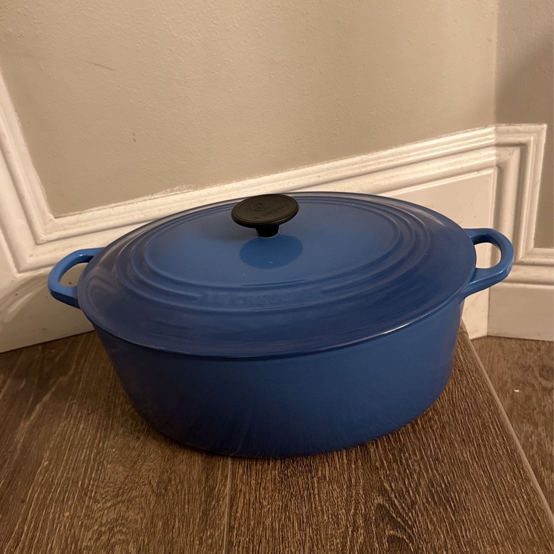 Le Creuset 6 3/4 Qt Oval Dutch Oven for Sale in Manhattan Beach, CA