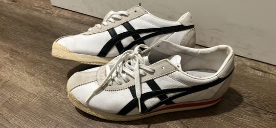 Onitsuka Tiger Sneakers in black and red detailing