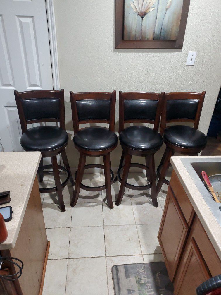 Wooden 360 Spinning Leather Bar Stools Set Of 4 Like New 