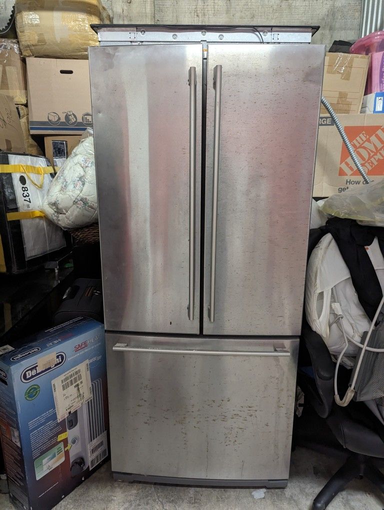 Frigidaire Refrigerator W/ Bottom Load Freezer 