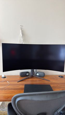 Ultrawide Curved Monitor