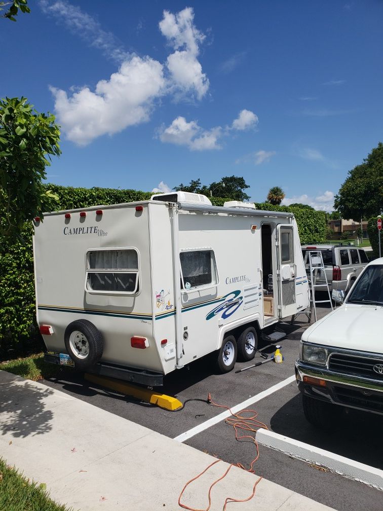 2000 rv Camplite Ultra 20ft