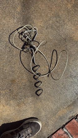 Dog leash to run free in ground steak