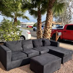 Sectional. Dog In House Need Clean. $150 Firm 