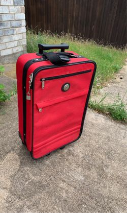 Red suit case. Small/medium