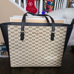 Michael  Kors  Purse