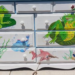 Furniture/kids Dresser