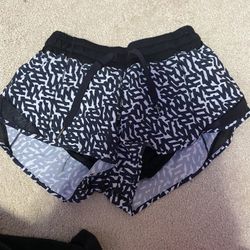 Lululemon Hotty hot shorts size 4 