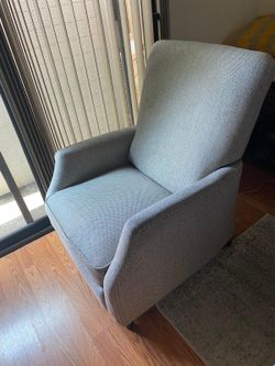 Single accent chair