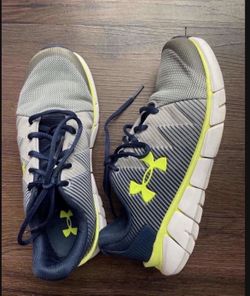 Kids Athletic Shoes, Size 3-4 Great condition