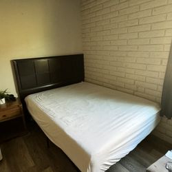 Queen MATTRESS W/ METAL FRAME
