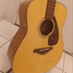 YAMAHA ACUSTIC GUITAR. Red Label