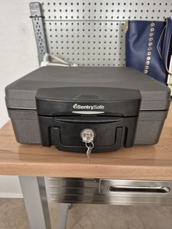 Heavy Duty SENTRY Safe With Keys 