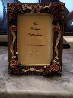 The Unique Collection 5x7 Rose Picture Frame