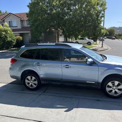 SUBARU OUTBACK 2011