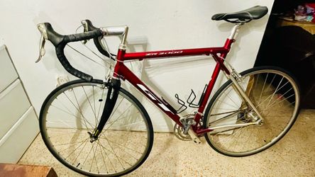 GT ZR2000 road bike
