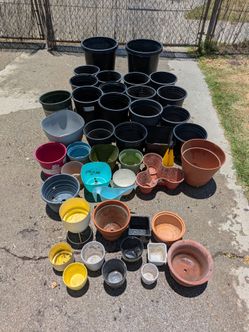 PLANT POT BUNDLE LOT — 42 Pots (Plastic & Ceramic)
