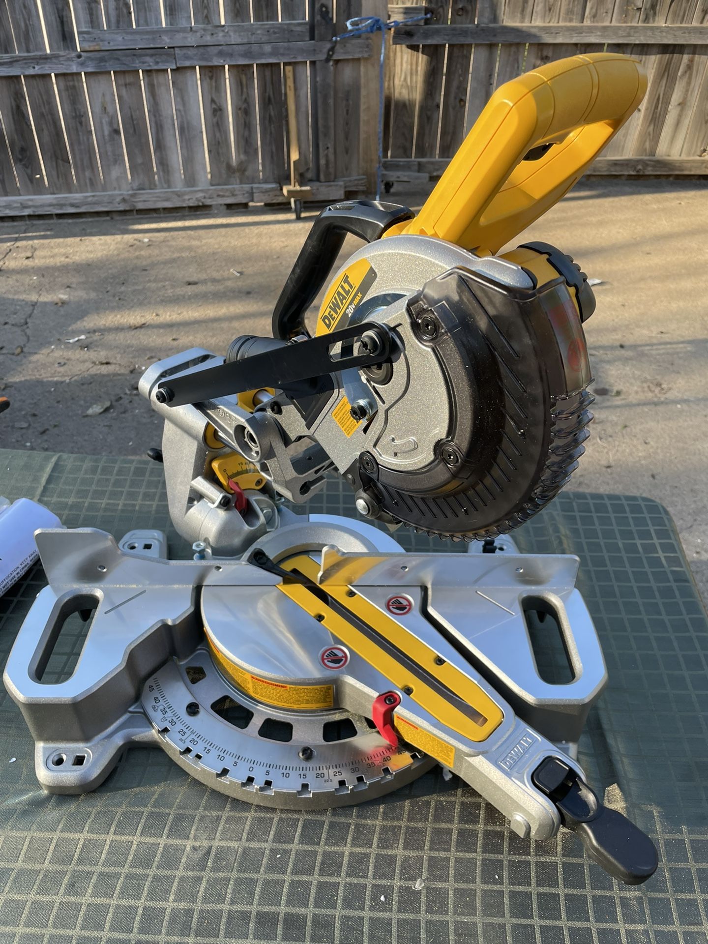 DeWalt 20v Max Cordless 7 1/4 In Sliding Miter Saw /tool Only /brand