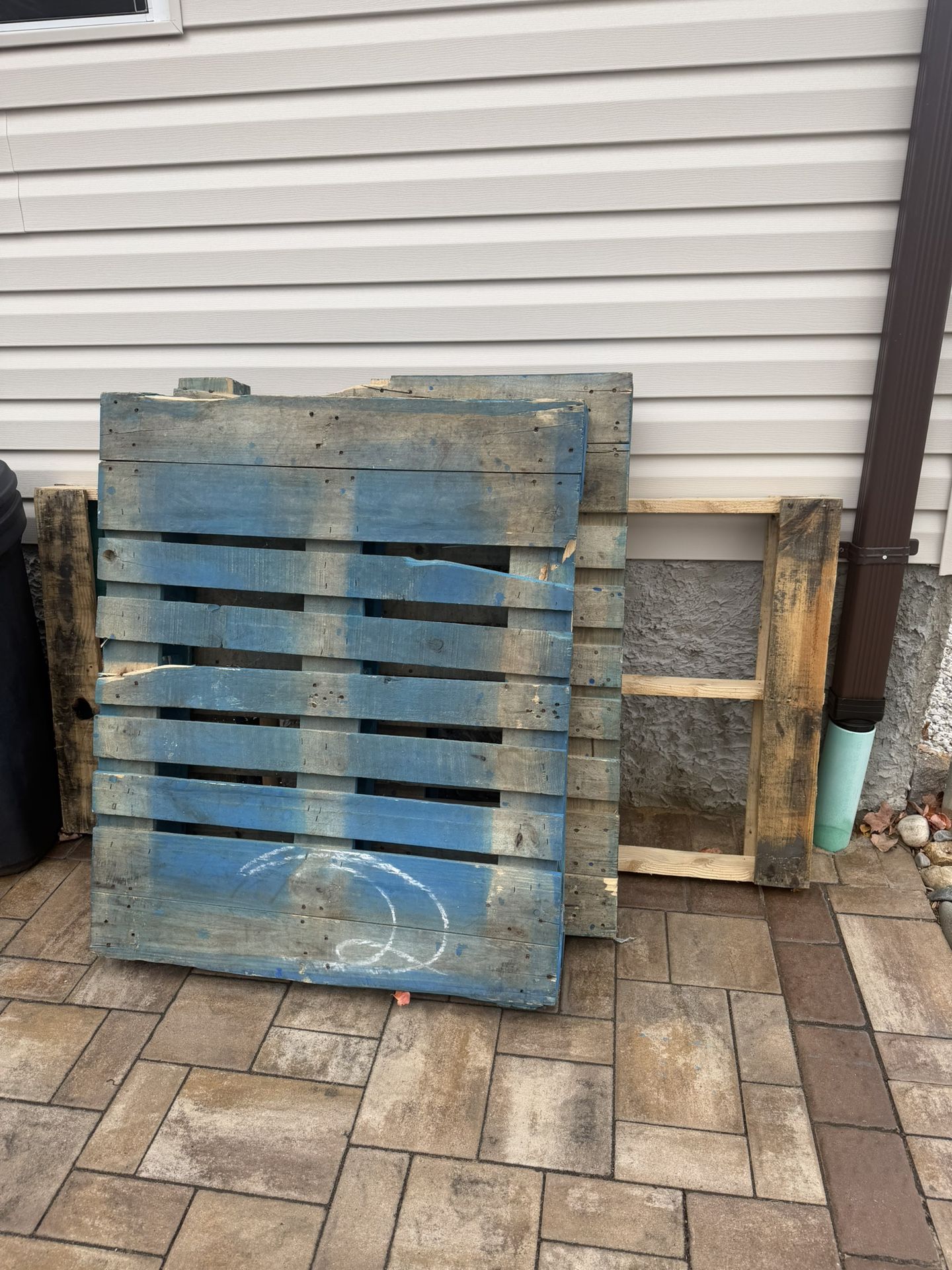 4 Free pallets