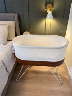 Snoo Happiest Baby Smart Bassinet
