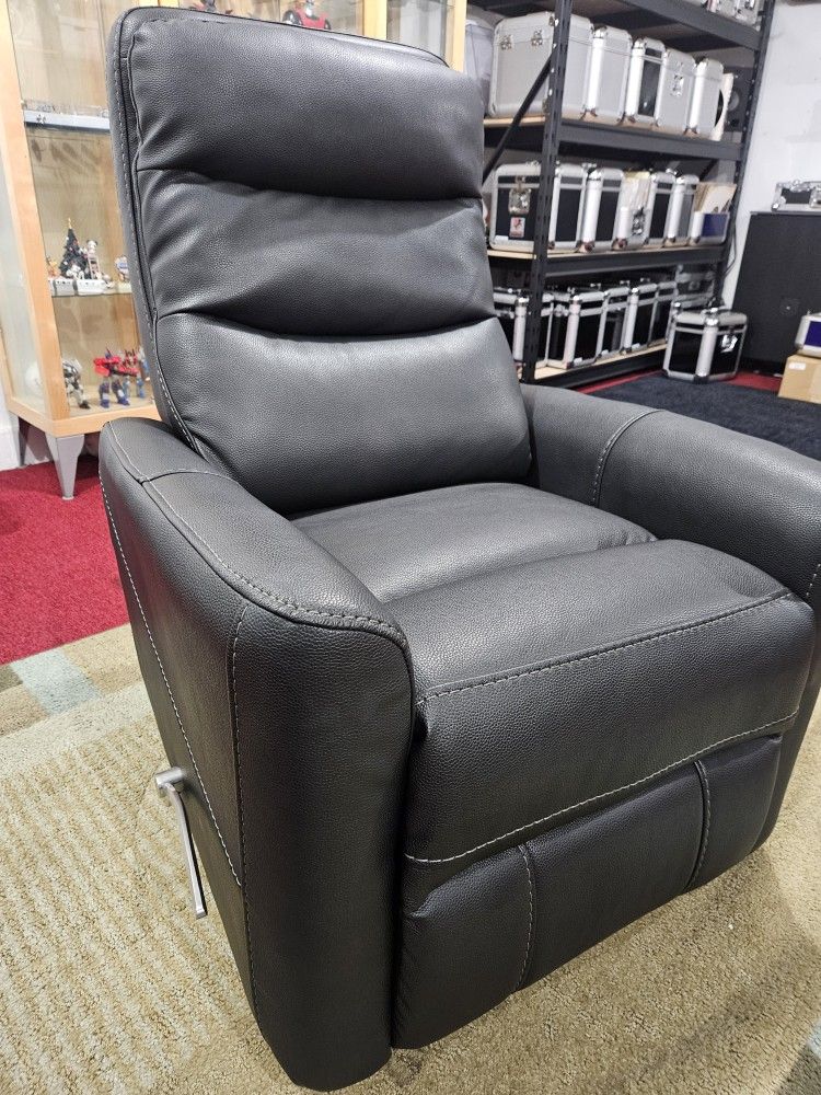 BLACK RECLINER