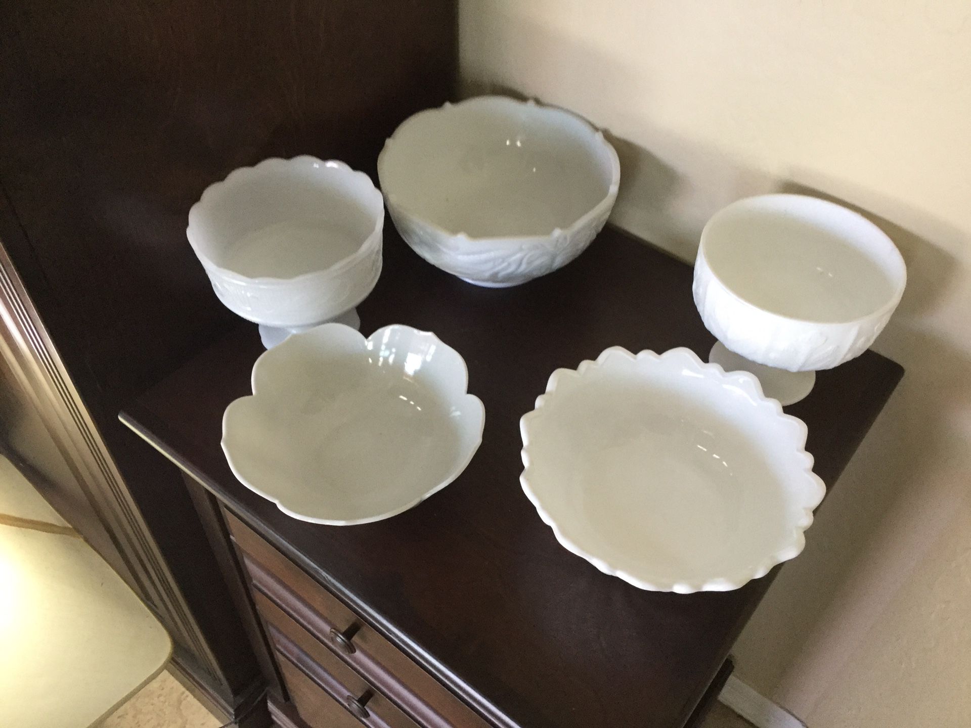 5 vintage Milk Glass serving bowls, mixed lot