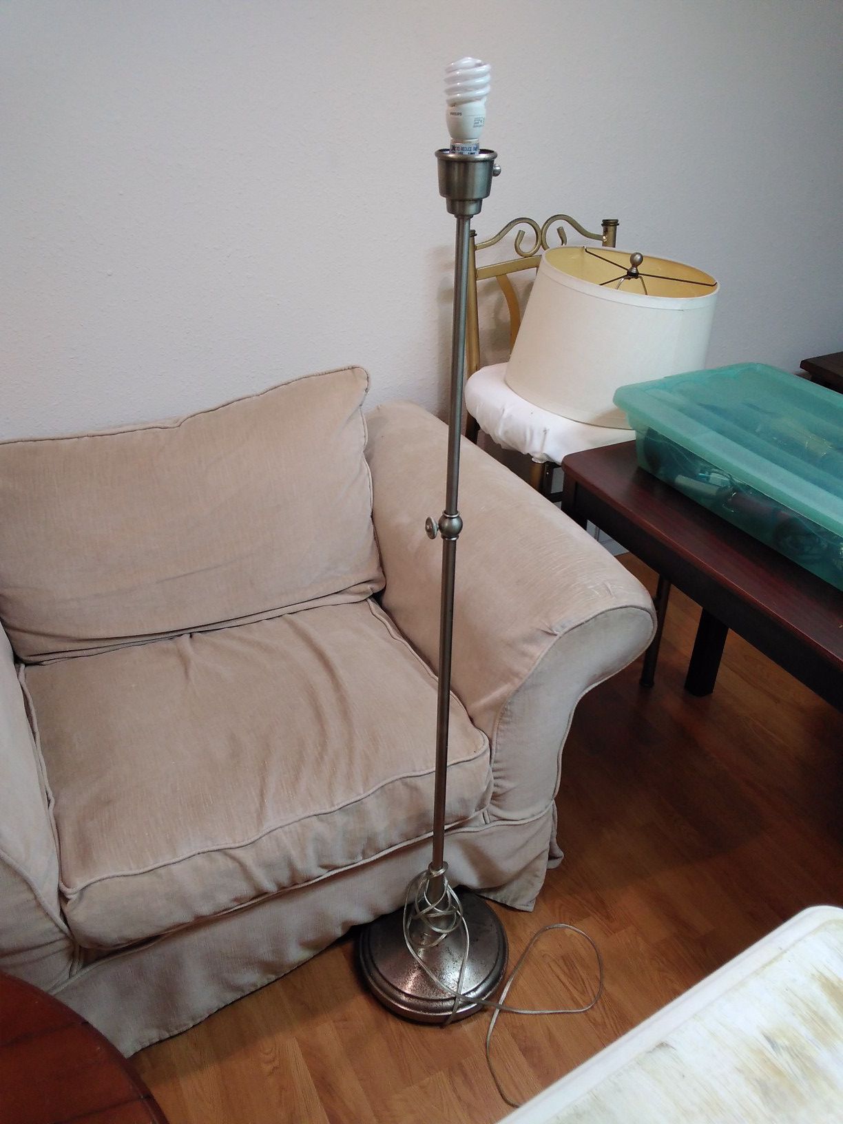 FREE FREE FURNITURE TABLES CHAIR LAMP