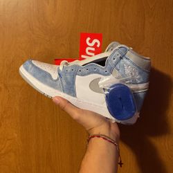 Jordan 1 ‘ Hyper Royal ‘