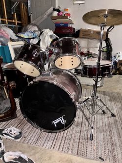 Pearl Roadshow Drum Kit