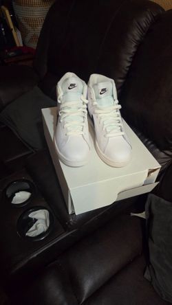 Mens nike court Royale 2