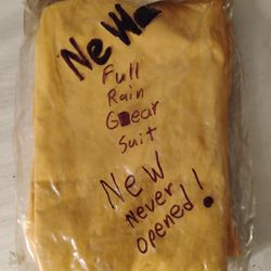 brand new full rain suit large never out of the package
