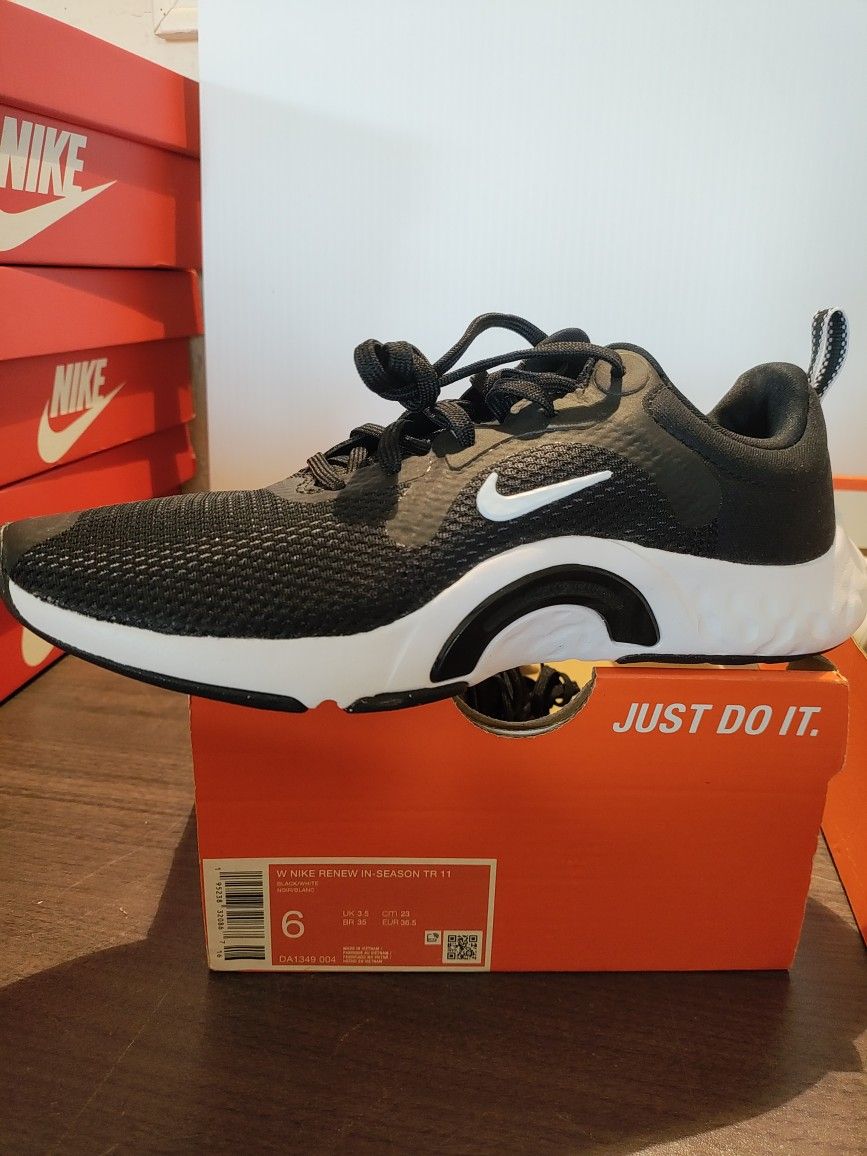 Nike WOMAN SIZE 6 NEW π₯ Shoes