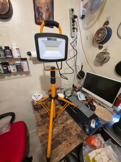 Lampara led 4,000 Lumens con Tripie Incluido (Nueva)