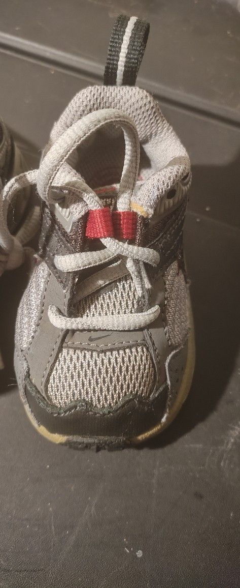 NIKE SNEAKERS