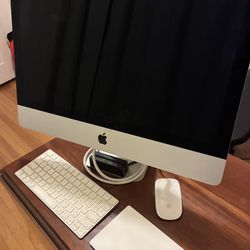 iMac 21.5” with wireless Apple keyboard and Magic Mouse/Trackpad