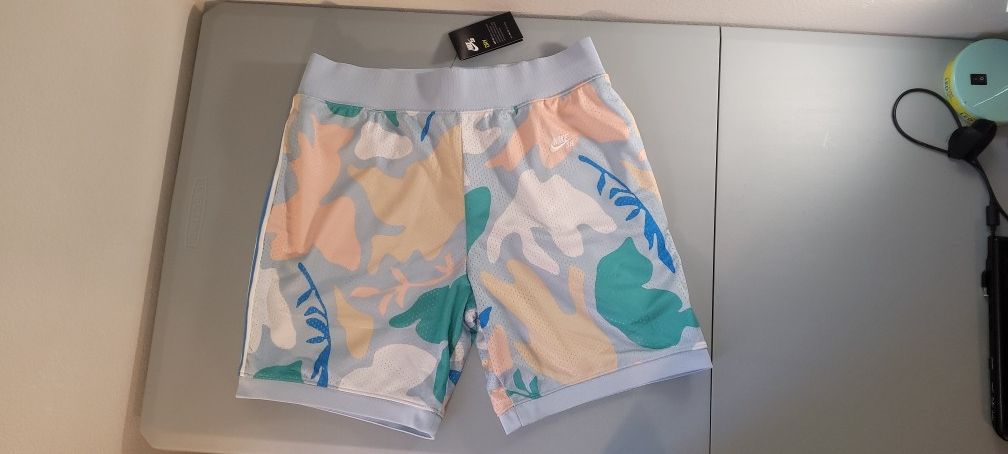 Nike SB Sunday Skate Day Shorts With Blue Floral Pattern - Size Medium - New